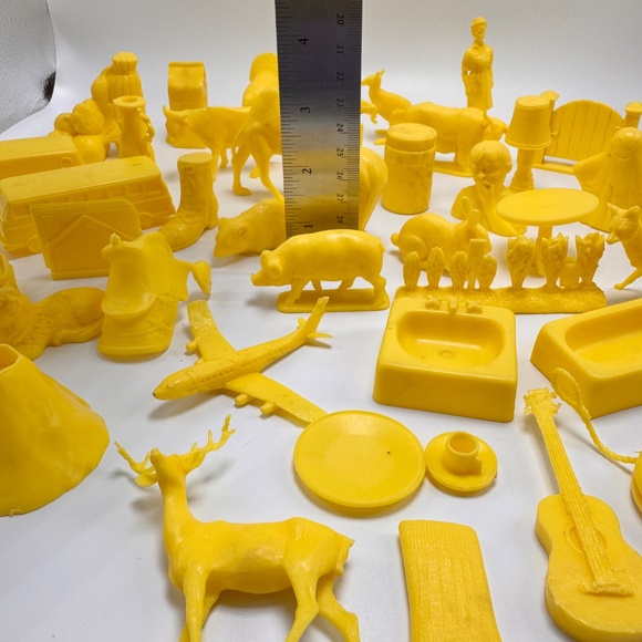 Houghton Mifflin Getting Ready To Read Toys Yellow Vintage Lot of 53 - Picture 15 of 15